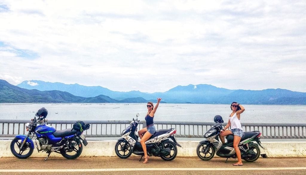 The route from Da Nang to Hoi An is easy to follow, with a smooth and flat road 